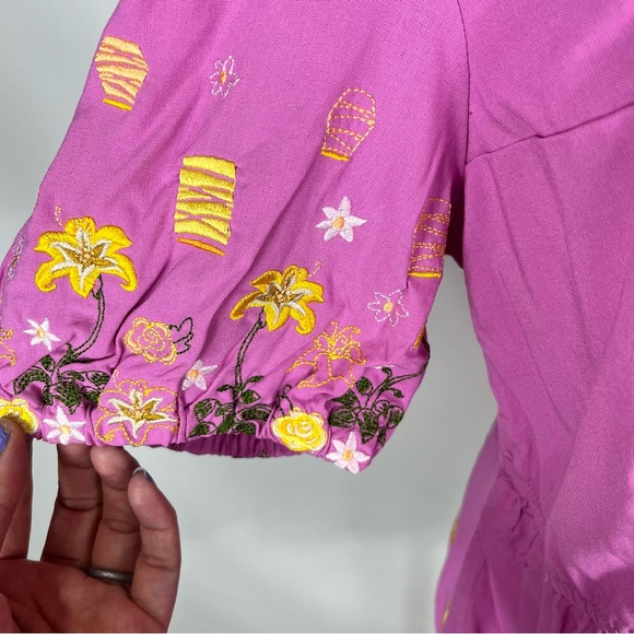 NWT Disney Tangled Lanterns and Flowers Smock Top Size XL - Picture 6 of 8
